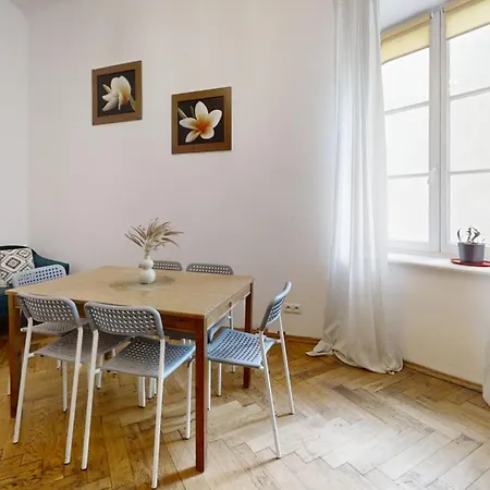 Flowers Flat In The Tenement Warschau