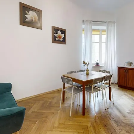 Flowers Flat In The Tenement Warschau