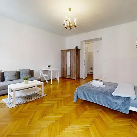 Flowers Flat In The Tenement Appartement