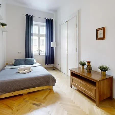 Appartement Flowers Flat In The Tenement *