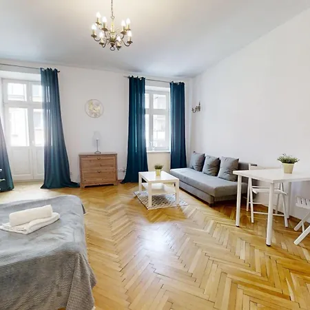 Appartement Flowers Flat In The Tenement Warschau