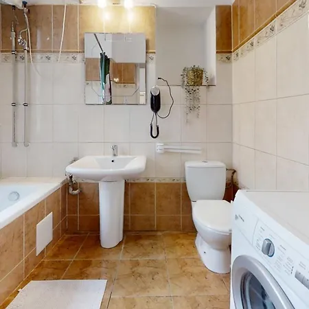 Flowers Flat In The Tenement アパート ワルシャワ