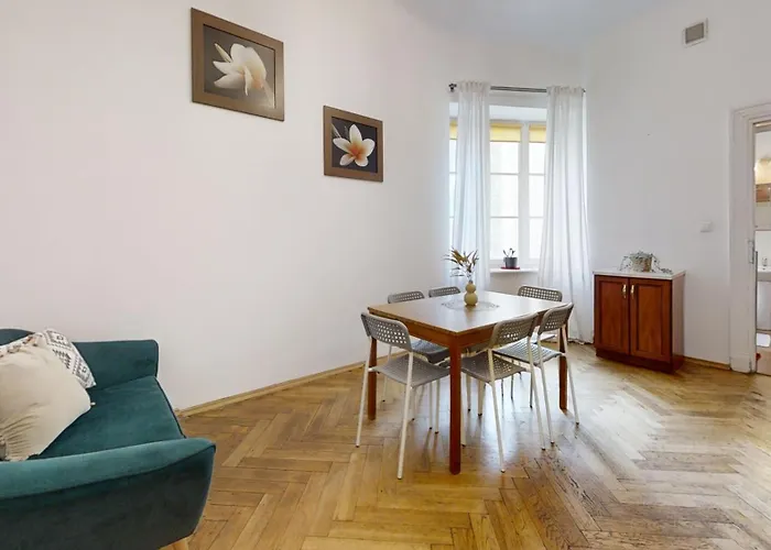 Flowers Flat In The Tenement Варшава