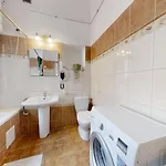 아파트 Flowers Flat In The Tenement