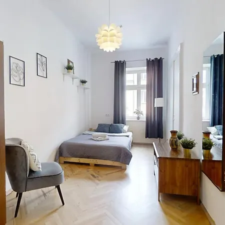 Flowers Flat In The Tenement Daire *