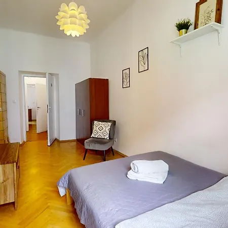 Flowers Flat In The Tenement Varşova
