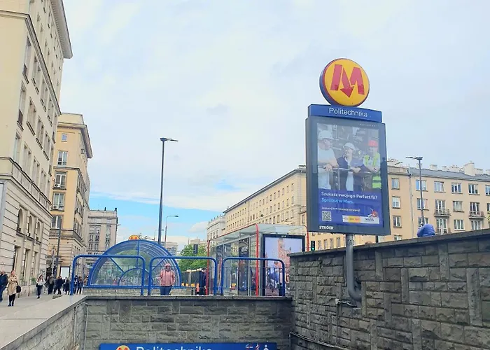 Flowers Flat In The Tenement Apartament Warszawa
