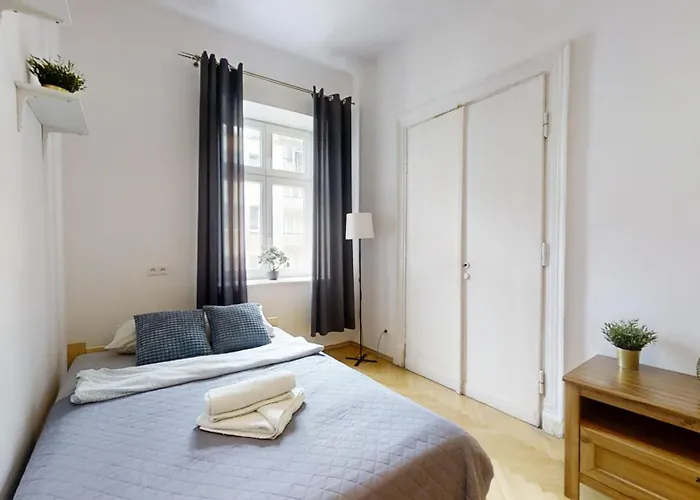 Flowers Flat In The Tenement * Warszawa