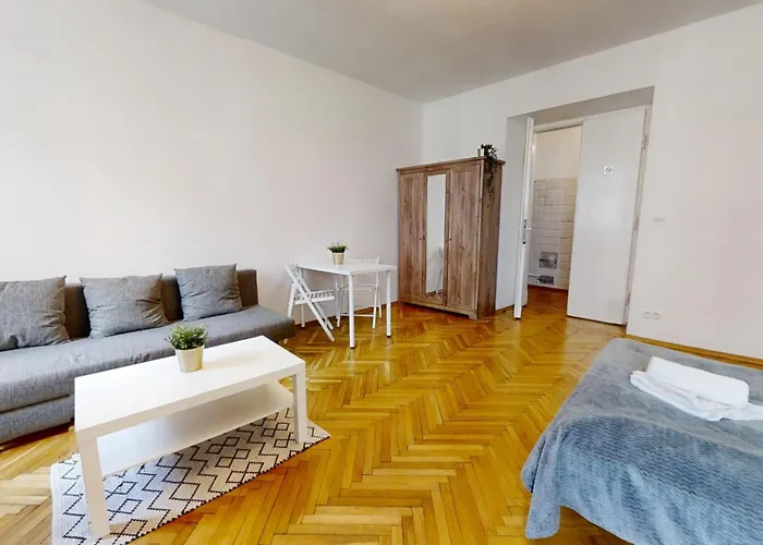 Flowers Flat In The Tenement Apartament Warszawa